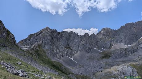 El PICO FARIÑENTU desde TUIZA DE ARRIBA, Lena Camino a la Forqueta del Portillín