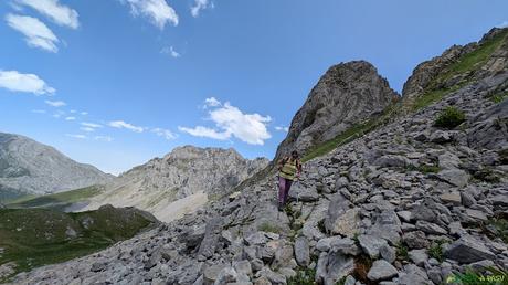 El PICO FARIÑENTU desde TUIZA DE ARRIBA, Lena Descendiendo del Alto la Chera