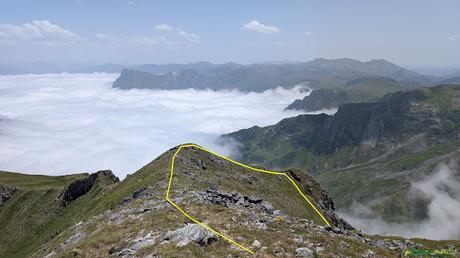 El PICO FARIÑENTU desde TUIZA DE ARRIBA, Lena Bajando del Prau Albo