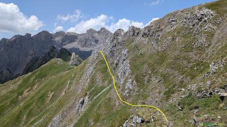 El PICO FARIÑENTU desde TUIZA DE ARRIBA, Lena Paso hacia los Camisos