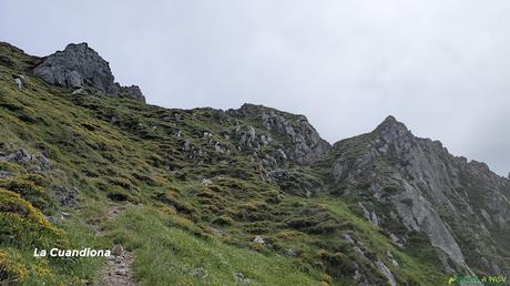 El PICO FARIÑENTU desde TUIZA DE ARRIBA, Lena Paso de la Cuandiona hacia Fariñentu