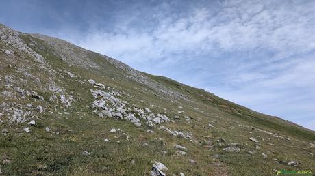 El PICO FARIÑENTU desde TUIZA DE ARRIBA, Lena Ladera del Fariñentu