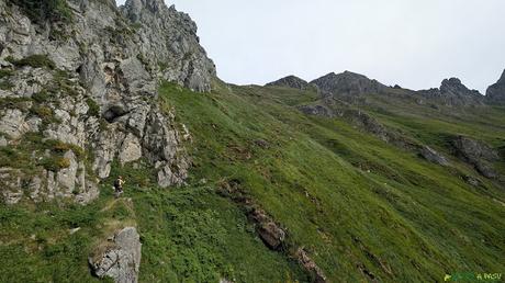 El PICO FARIÑENTU desde TUIZA DE ARRIBA, Lena Salida de la Cuandiona hacia el Valle las Estacas