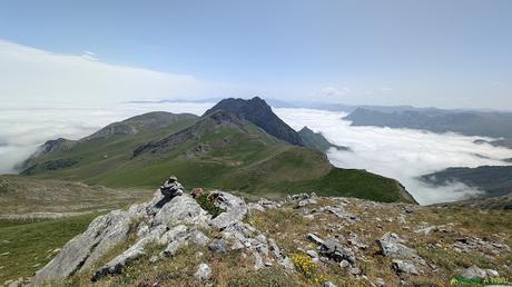 El PICO FARIÑENTU desde TUIZA DE ARRIBA, Lena Bajando del Fariñentu