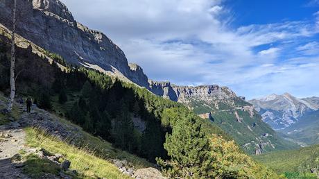 Camino en la Senda de los Cazadores, Ordesa