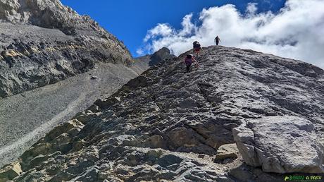 Subiendo por la escupidera al Monte Perdido