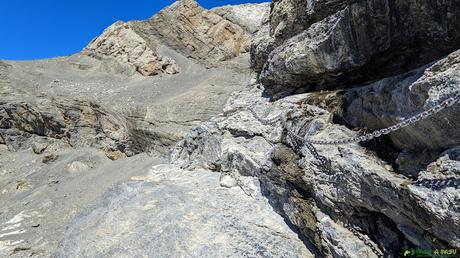 Paso de cadenas cerca el Ibón Helado