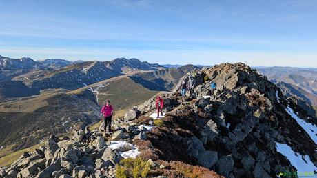 El PICO FERREIRÚA desde el PUERTO de VENTANA, Teverga Comenzamos a bajar del Ferreirúa