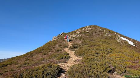 El PICO FERREIRÚA desde el PUERTO de VENTANA, Teverga Zona del Collado Chamuergos