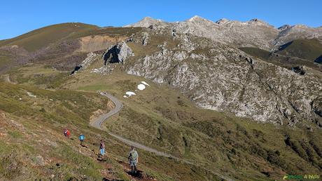 El PICO FERREIRÚA desde el PUERTO de VENTANA, Teverga Llegando al Puerto de Ventana desde el Ferreirúa
