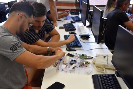 ¿Es la FP mejor y más rápida que la universidad para encontrar trabajo?