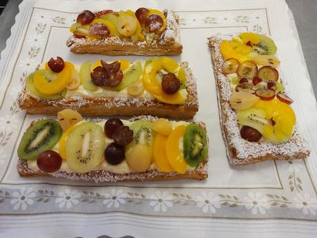 HOJALDRE CON FRUTAS  Y CREMA PASTELERA