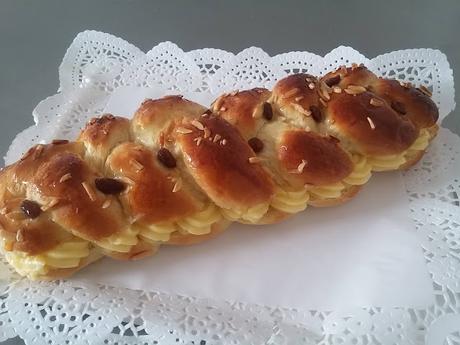 TRENZA DE PASCUA RELLENA DE CREMA PASTELERA TRENZA DE PASCUA RELLENA DE CREMA PASTELERA