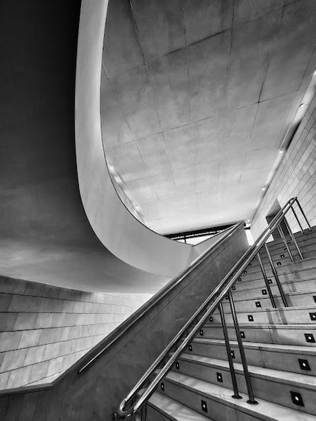 Valencia (IVAM): Space is the place