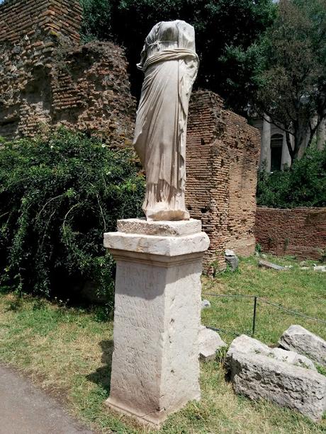 Vestales, las sacerdotisas de Vesta en la antigua Roma Vestales, las sacerdotisas de Vesta en la antigua Roma