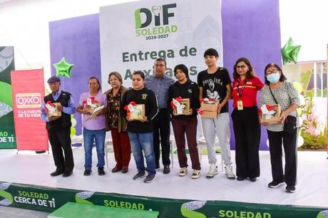 Ayuntamiento de Soledad impulsa la inclusión social con entrega de aparatos auditivos a infantes y adultos