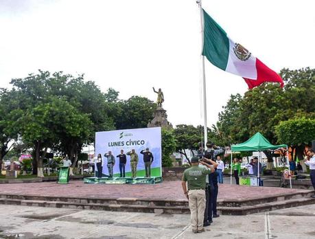 Ayuntamiento de Soledad y Guardia Nacional fortalecen valores cívicos con honores a la Bandera