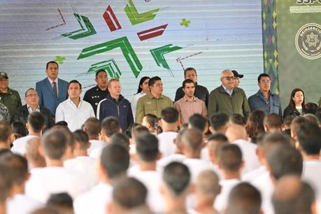 Ricardo Gallardo entrega preliberaciones a personas privadas de la libertad