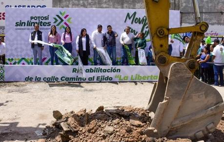 Arranca anhelada pavimentación de Av. Camino a la Libertad por parte de Ricardo Gallardo y Juan Manuel Navarro
