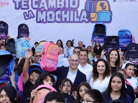 Alcalde Galindo arranca entrega de 30 mil mochilas y útiles escolares en la Capital