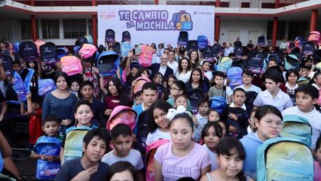 Alcalde Galindo arranca entrega de 30 mil mochilas y útiles escolares en la Capital