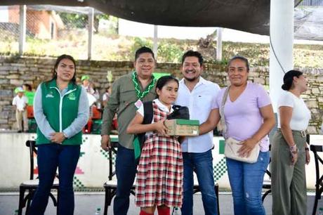 Ricardo Gallardo restituye movilidad y equidad educativa en la Huasteca