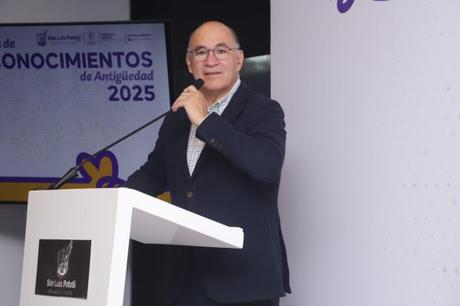 Gobierno de la Capital, comprometido con la justicia laboral, entrega reconocimientos a trabajadores