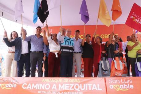 Alcalde Galindo pone fin a cuatro décadas de espera por pavimentaciones