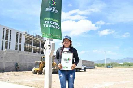 Ricardo Gallardo fortalece a familias de La Pila con entrega de lotes gratuitos