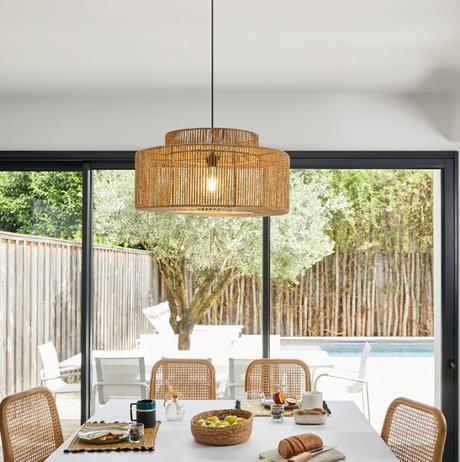De la terraza al salón: cómo integrar muebles de jardín en el interior (sin que parezca un apaño)