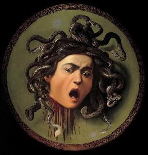 ¿POR QUÉ EN LOS ESCUDOS DE GUERRA, EN LA ANTIGÜEDAD UTILIZABAN LA CABEZA DE MEDUSA COMO MEDIO PARA ATERRORIZAR AL ENEMIGO? ¿POR QUÉ EN LOS ESCUDOS DE GUERRA, EN LA ANTIGÜEDAD UTILIZABAN LA CABEZA DE MEDUSA COMO MEDIO PARA ATERRORIZAR AL ENEMIGO?