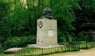 Dos personas de la misma manera... by Mark de Zabaleta Dos personas de la misma manera... by Mark de Zabaleta