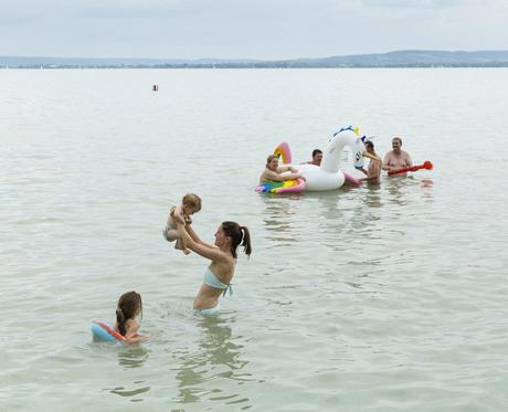 Familia en el lago Balaton