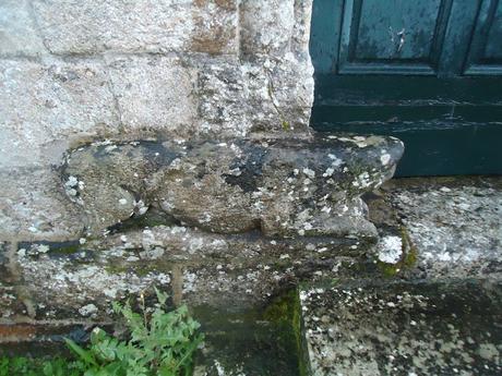 IGLESIA DE NUESTRA SEÑORA DE LAS ANGUSTIAS Leones pie columna Portada oeste 1 ROMÁNICO EN EL CAMINO INGLÉS IGLESIA DE NUESTRA SEÑORA DE LAS ANGUSTIAS Leones pie columna Portada oeste 1