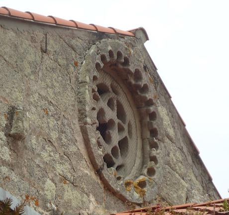 IGLESIA DE SAN MARTIÑO DE TIOBRE Rosetón ROMÁNICO EN EL CAMINO INGLÉS IGLESIA DE SAN MARTIÑO DE TIOBRE Rosetón