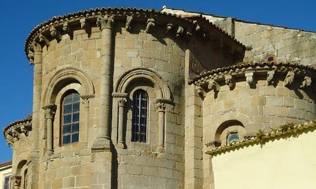 MONASTERIO DE SAN MARTIÑO DE XUBIA Detalles ábsides ROMÁNICO EN EL CAMINO INGLÉS MONASTERIO DE SAN MARTIÑO DE XUBIA Detalles ábsides