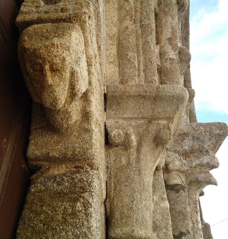 SAN PANTALEÓN DE LAS VIÑAS Ménsula portada oeste 1 ROMÁNICO EN EL CAMINO INGLÉS IGLESIA DE SAN PANTALEÓN DE LAS VIÑAS Ménsula portada oeste 1