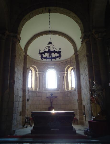 IGLESIA DEL MONASTERIO DE SAN MARTIÑO DE XUBIA Interior cabecera ROMÁNICO EN EL CAMINO INGLÉS IGLESIA DEL MONASTERIO DE SAN MARTIÑO DE XUBIA Interior cabecera