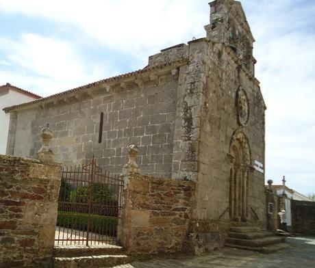 SAN PANTALEÓN DE LAS VIÑAS Fachada Norte y Oeste ROMÁNICO EN EL CAMINO INGLÉS IGLESIA DE SAN PANTALEÓN DE LAS VIÑAS Fachada Norte y Oeste