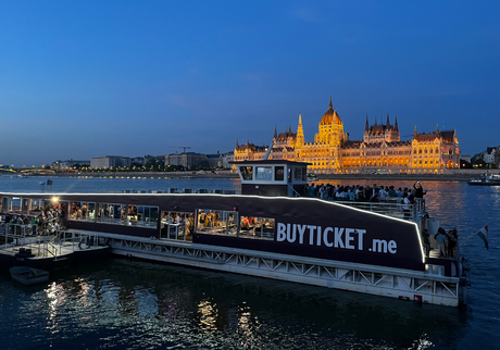 Budapest de Noche: Un Paseo Mágico por el Danubio Iluminado Budapest de Noche: Un Paseo Mágico por el Danubio Iluminado