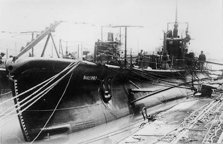 EL SUBMARINO PIRATA ITALIANO “DIASPRO” Y EL PETROLERO “WOODFORD” EL SUBMARINO PIRATA ITALIANO “DIASPRO” Y EL PETROLERO “WOODFORD”