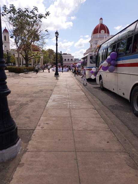 Quince años entre princesas y galanes Quince años entre princesas y galanes