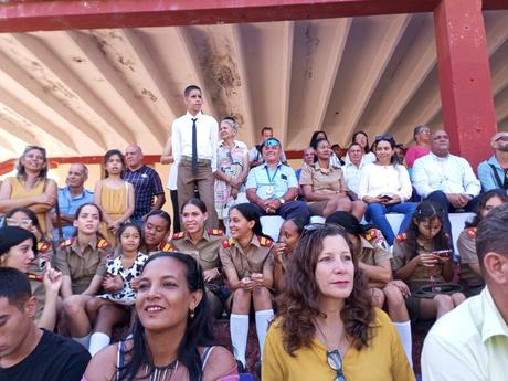 Quince años entre princesas y galanes Quince años entre princesas y galanes