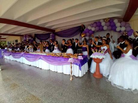 Quince años entre princesas y galanes Quince años entre princesas y galanes