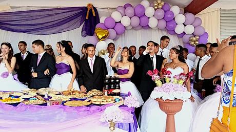 Quince años entre princesas y galanes Quince años entre princesas y galanes