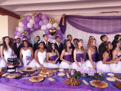 Quince años entre princesas y galanes Quince años entre princesas y galanes