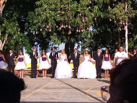 Quince años entre princesas y galanes Quince años entre princesas y galanes
