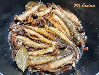 BOQUERONES EN ESCABECHE DE VINO MOSCATEL, PASAS Y PIÑONES