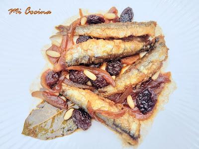 BOQUERONES EN ESCABECHE DE VINO MOSCATEL, PASAS Y PIÑONES