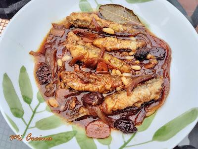 BOQUERONES EN ESCABECHE DE VINO MOSCATEL, PASAS Y PIÑONES